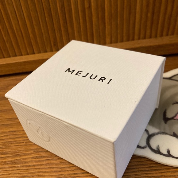 Mejuri croissant hoops - Picture 5 of 5